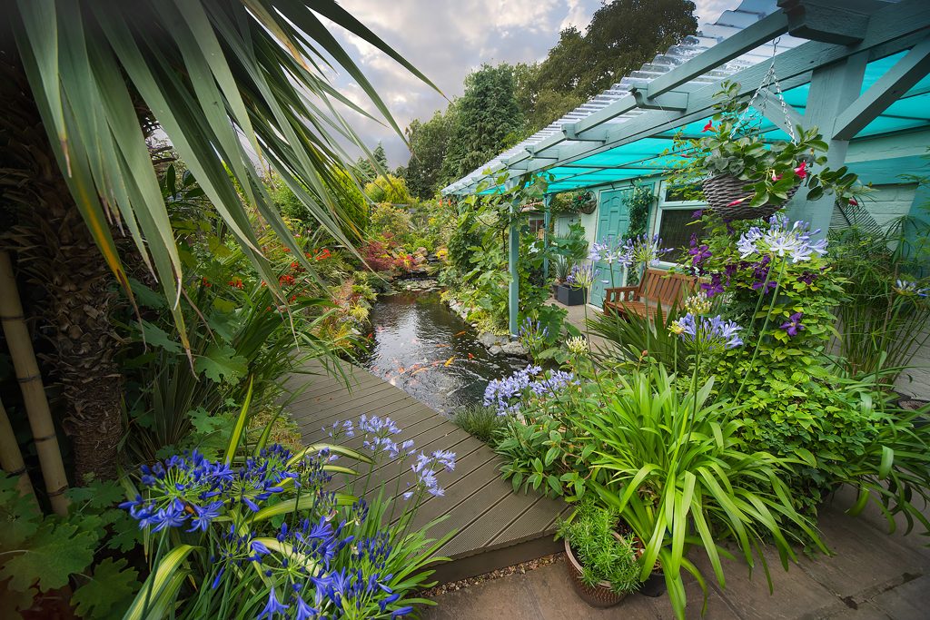 Un couple a transform  son jardin  ennuyeux en un jardin  