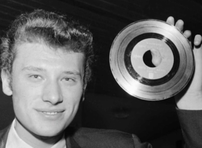à Quelle Star Ressemble Tu Le Plus Physiquement Johnny Hallyday: Jean-Baptiste Guégan est sa réincarnation vocale