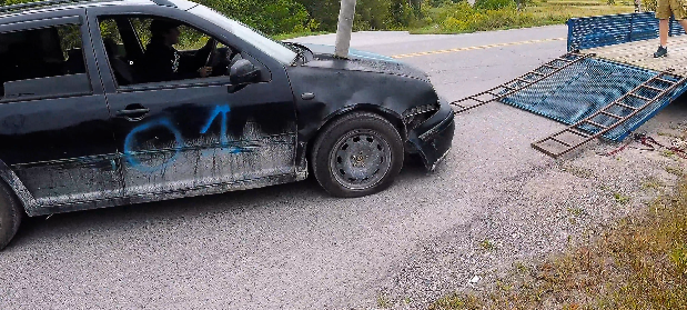 Towing Vehicle Scene Turned Into A Total Comedy Show - Small Joys