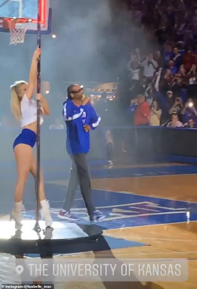 University Of Kansas Apologized For Snoop Dogg’s Performance At A