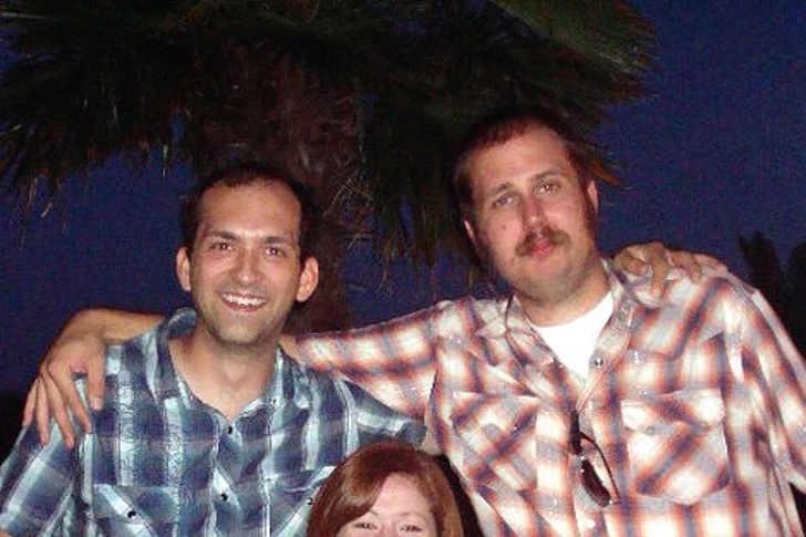 27 Photos That Show the Struggles Short People Have to Deal With Daily