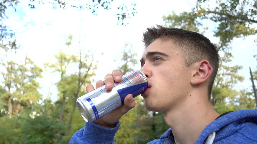 young-man-almost-died-after-drinking-energy-drinks-every-day-small-joys