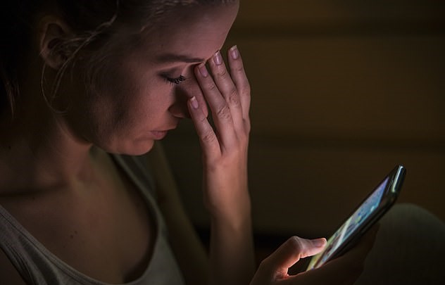 Un Ex Peut Il Revenir Après Plusieurs Années Une femme est stupéfaite de voir son petit ami vivant des années après