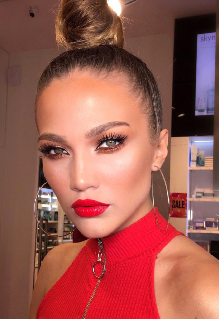 Stunning J. Lo Lookalike Frequently Gets Stopped On The Street By Fans ...
