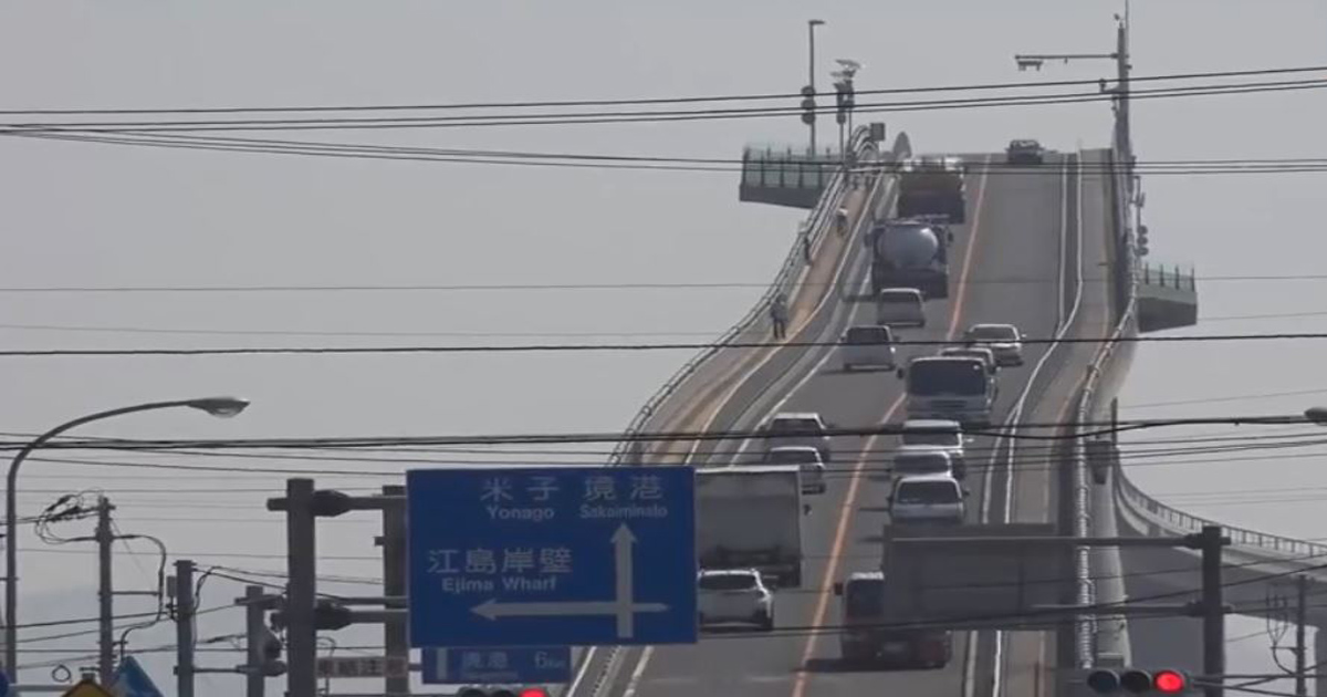 scariest-bridge-in-the-world-has-some-people-panicking-as-they-drive-on