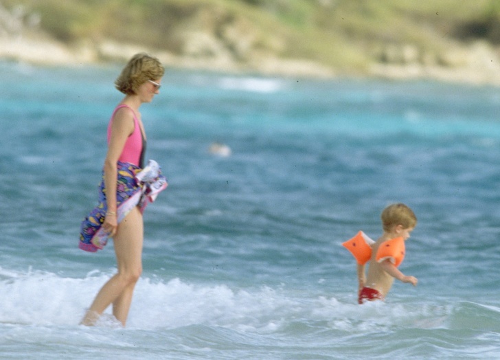 15+ Photos Showing the Love Princess Diana Gave to Prince William and Prince Harry