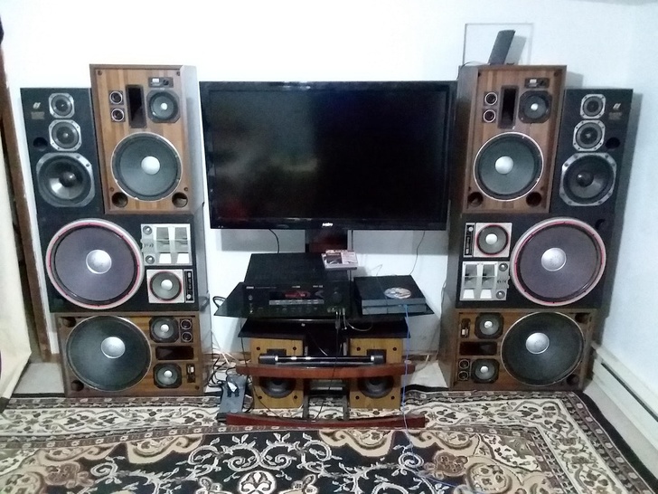 21 Neighbors You’re Lucky Not to Live Next to