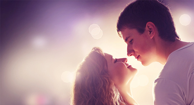 Un Padre ruso encuentra a su hija de 17 años durmiendo con un chico desnudo en el sofá de su casa