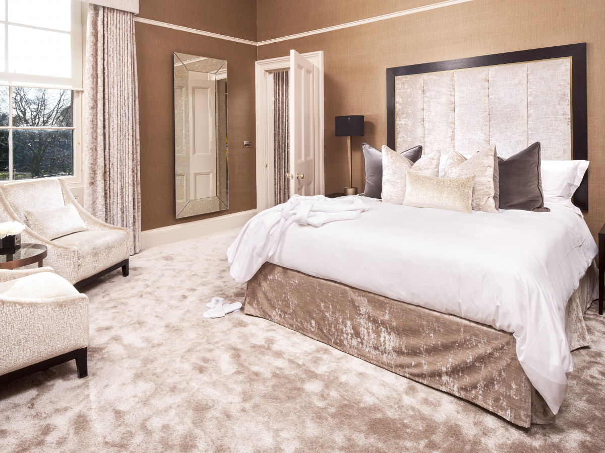 The winner and a friend will stay in a castle for six nights.