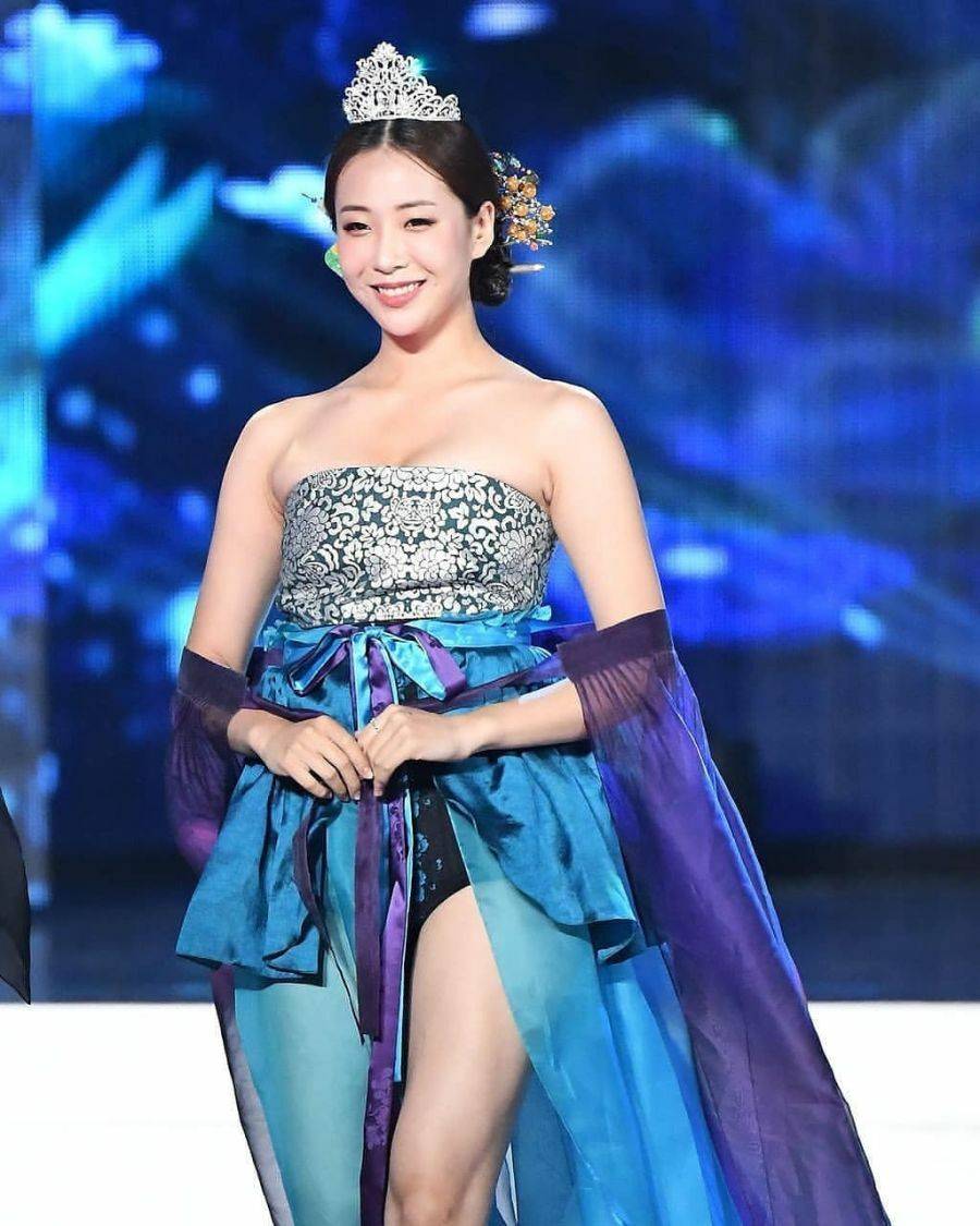 Мисс корея. Мисс Корея 2019 Ким се Ен. Miss Korea 2020. Мисс Корея 2020 2019. Платья Мисс Корея.