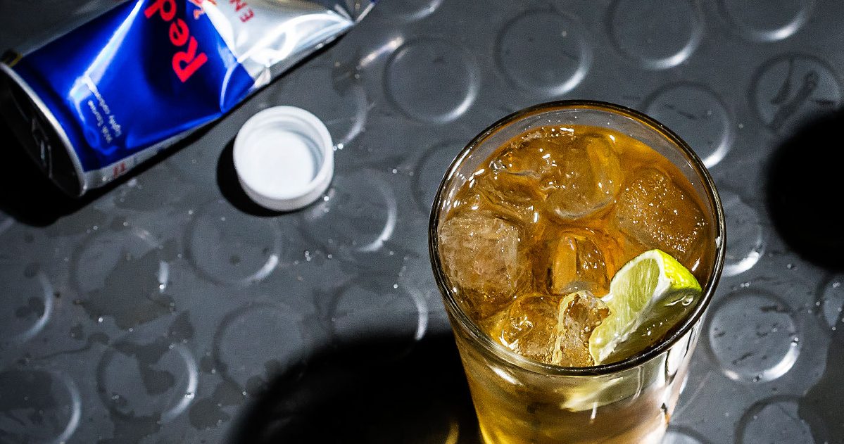 "Vodka Red Bull" Un mélange qui pourrait vous rendre plus violent