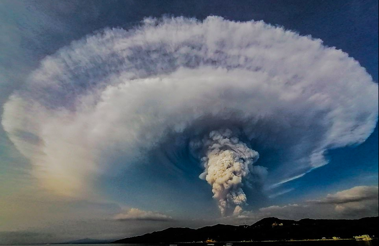 Lava Gushing Out From The Volcano In Philippines Forced Thousands To ...