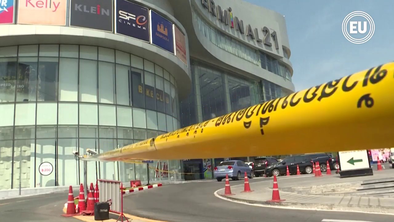 Resultado de imagen de soldado centro comercial tailandia