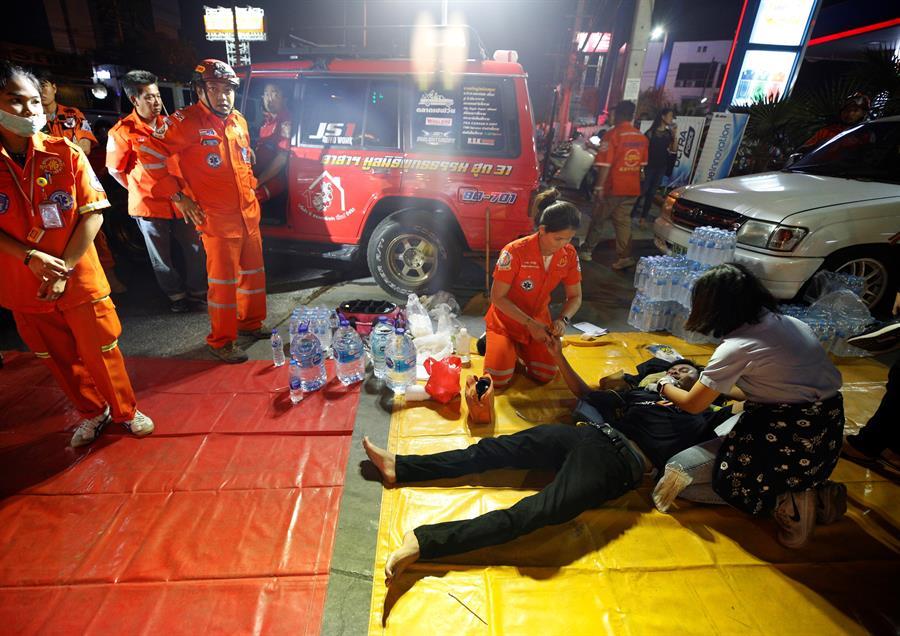 Resultado de imagen de soldado centro comercial tailandia