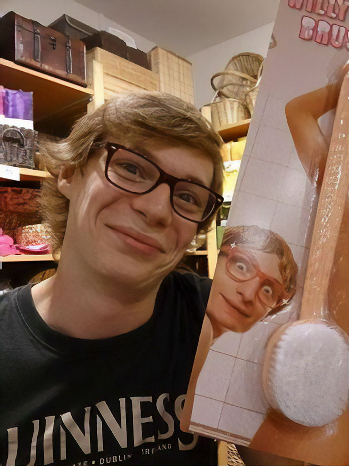 Found My Doppelganger In Poland, Unfortunately It Was On A "Willy Brush" Found My Doppelganger In Poland, Unfortunately It Was On A "Willy Brush"