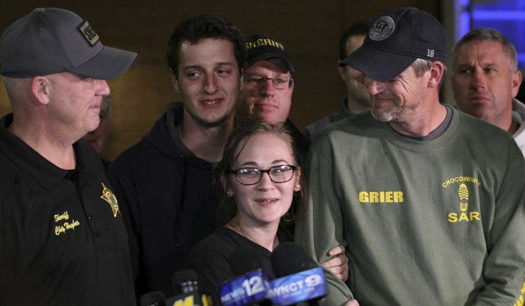 Niño desaparece dos días en el bosque y es salvado por un oso