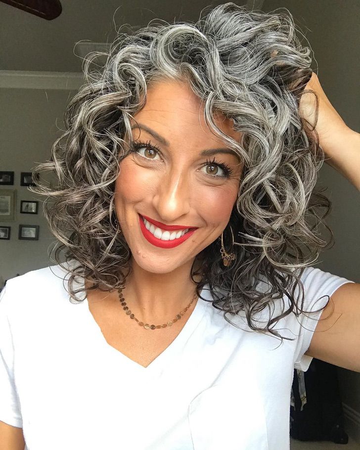 10 femmes qui ont refus  de cacher leurs cheveux  gris  