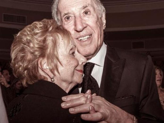 Boda del año: mujer de 102 se casó con su novio de 100 y tú llorando porque a los 30 no tienes galán(Foto Unsplash)