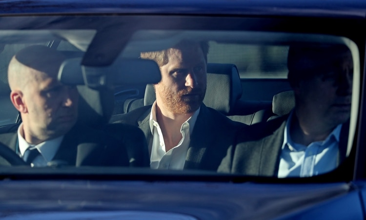 El príncipe Harry llegando a Edimburgo, Escocia (REUTERS)