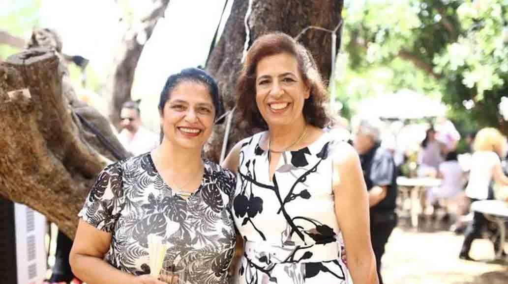 Resultado de imagen de Asesinó a su madre y a su tía, se cree un gato y quiere quitarse la vida porque lo bañaron