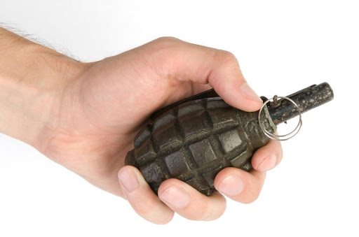 Resultado de imagen de mano con granada