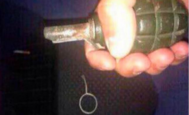 Resultado de imagen de mano con granada