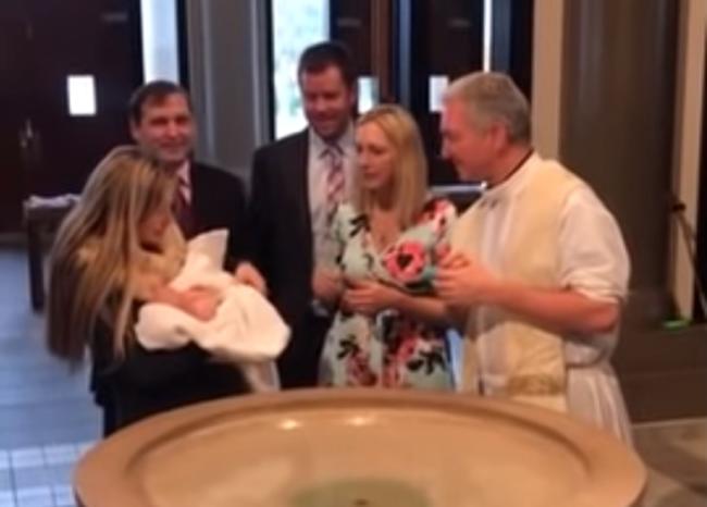 Resultado de imagen de cura ahoga a niño en bautismo