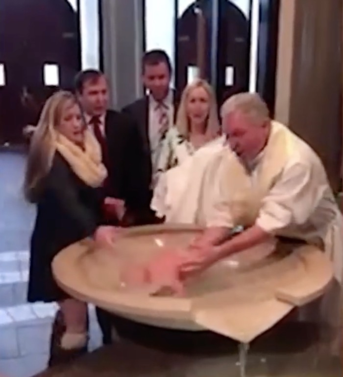 Resultado de imagen de cura ahoga a niño en bautismo