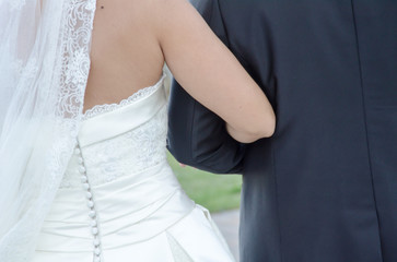 Resultado de imagen de recien casados de espalda