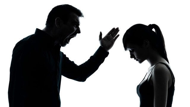 Resultado de imagen de padre gritando a hija