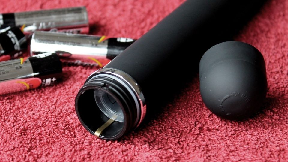 Resultado de imagen de vibrador atascado vejiga mujer