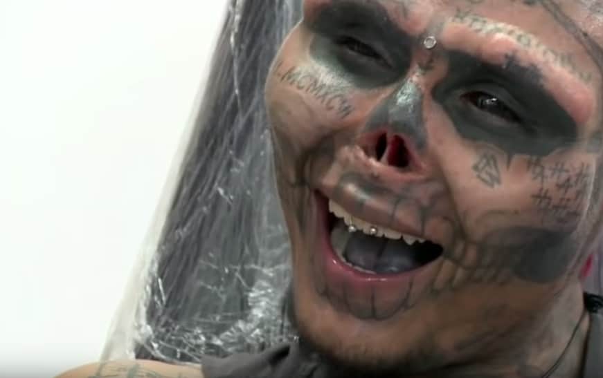 Resultado de imagen de hombre se opera como calavera