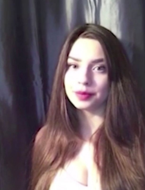 Resultado de imagen de mujer vende virginidad por internet