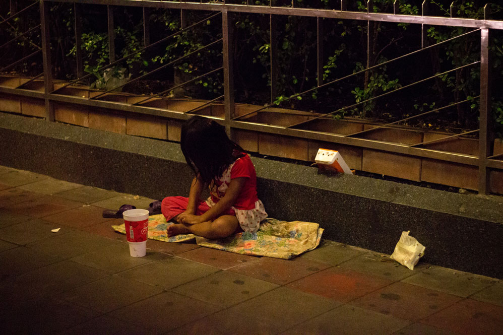 Resultado de imagen de niña mendiga