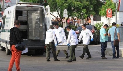 Resultado de imagen de Colgó a su pequeño hijo de un árbol y luego se ahorcó junto a él