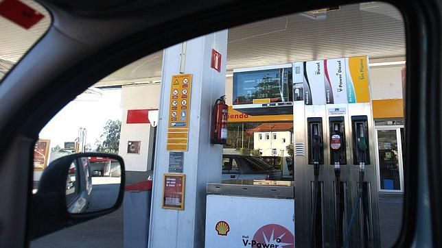 Olvidó a su mujer en una gasolinera | Critica