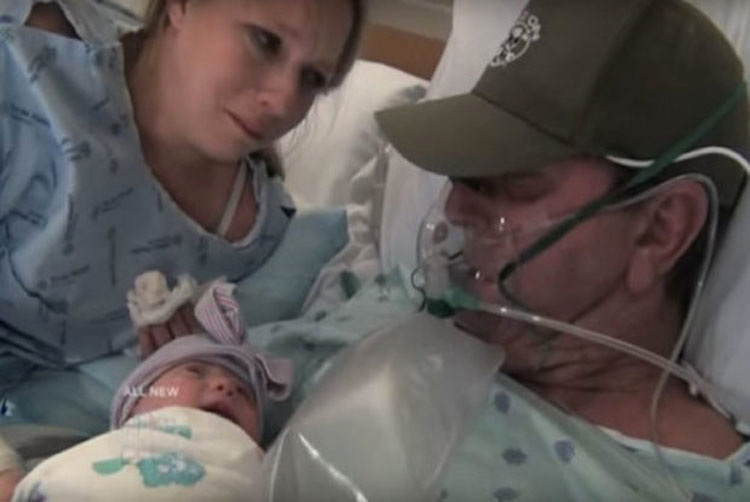 Le inducen el parto dos semanas antes para que su marido tenga ...