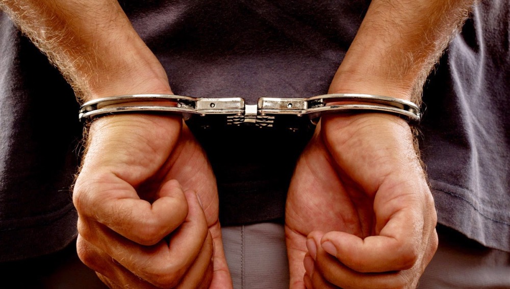 Detienen a un hombre por abalanzarse sobre la empleada de un pub ...