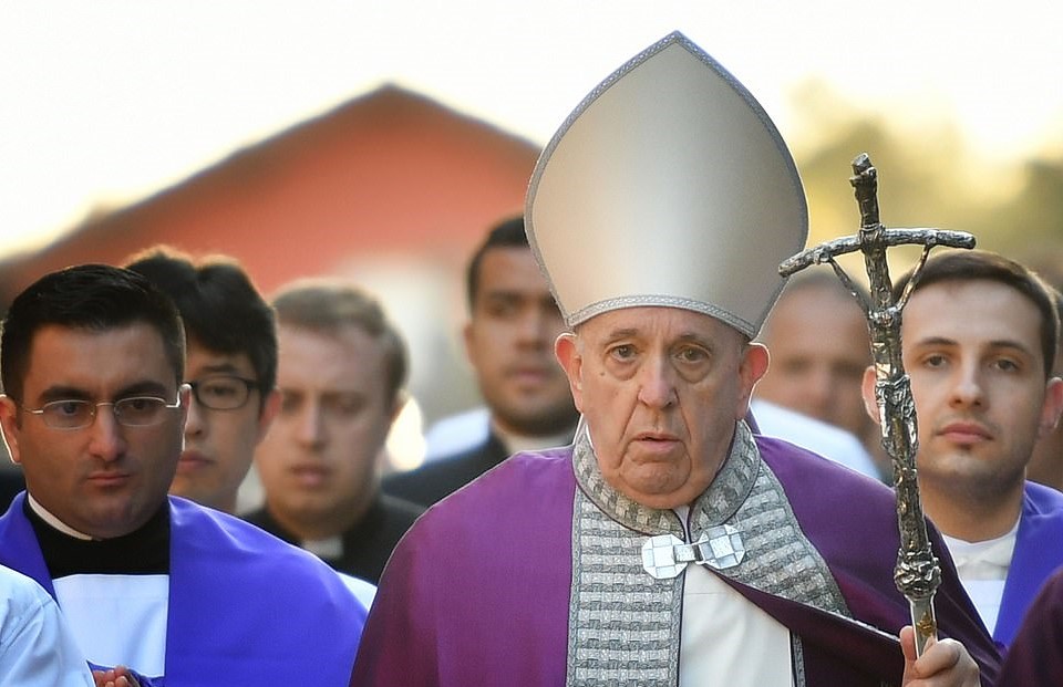Le pape François annule ses engagements officiels après ...