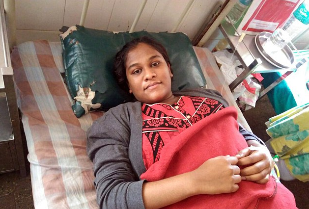 Una mujer india se viraliza al dar a luz al bebé más grande del mundo