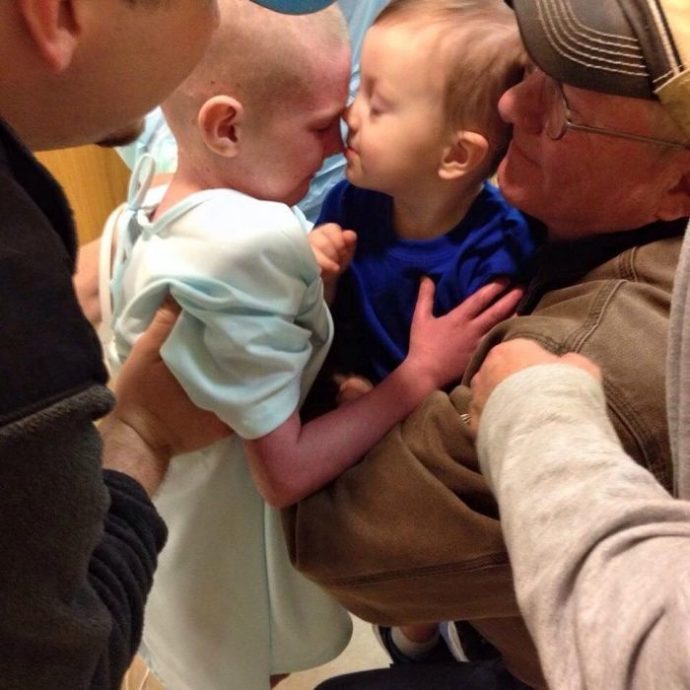 El caso de Zachary, un niño que rozó la muerte por culpa de una rara enfermedad