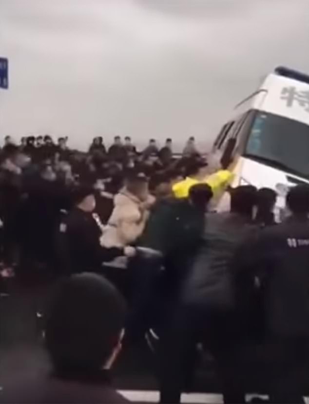 The violence erupted after barricades were reportedly set up by police to stop the Hubei workers crossing into Jiangxi where, according to government figures, there have been less than 1,000 Covid-19 cases and only one death