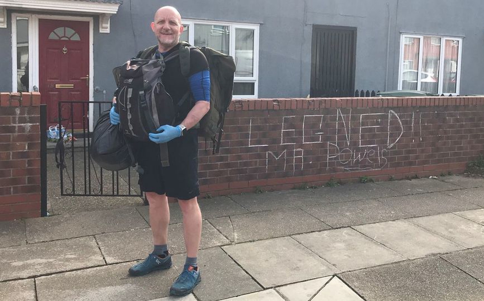 Coronavirus Reino Unido. Maestro camina 5 millas para alimentar niños