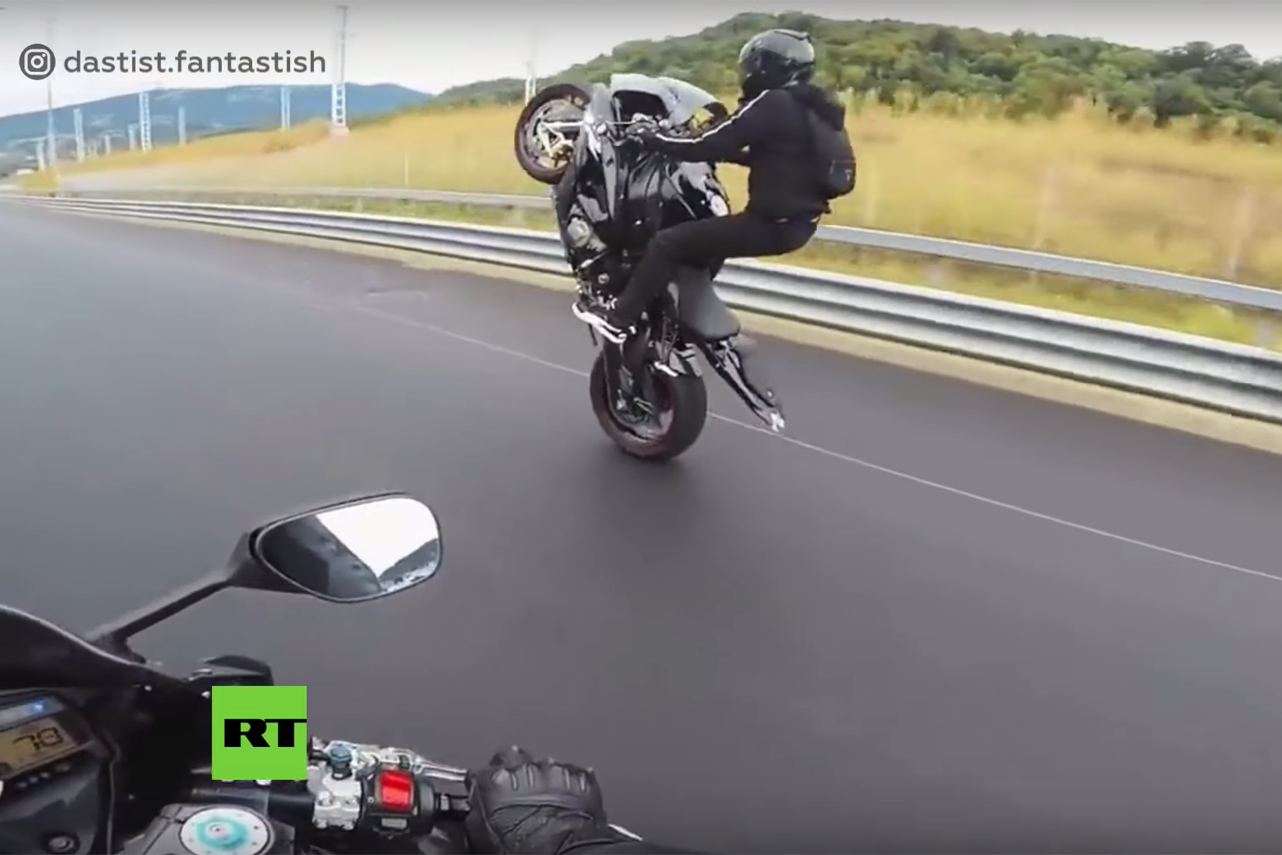 Una influencer rusa graba su propio accidente de moto | Moto1Pro