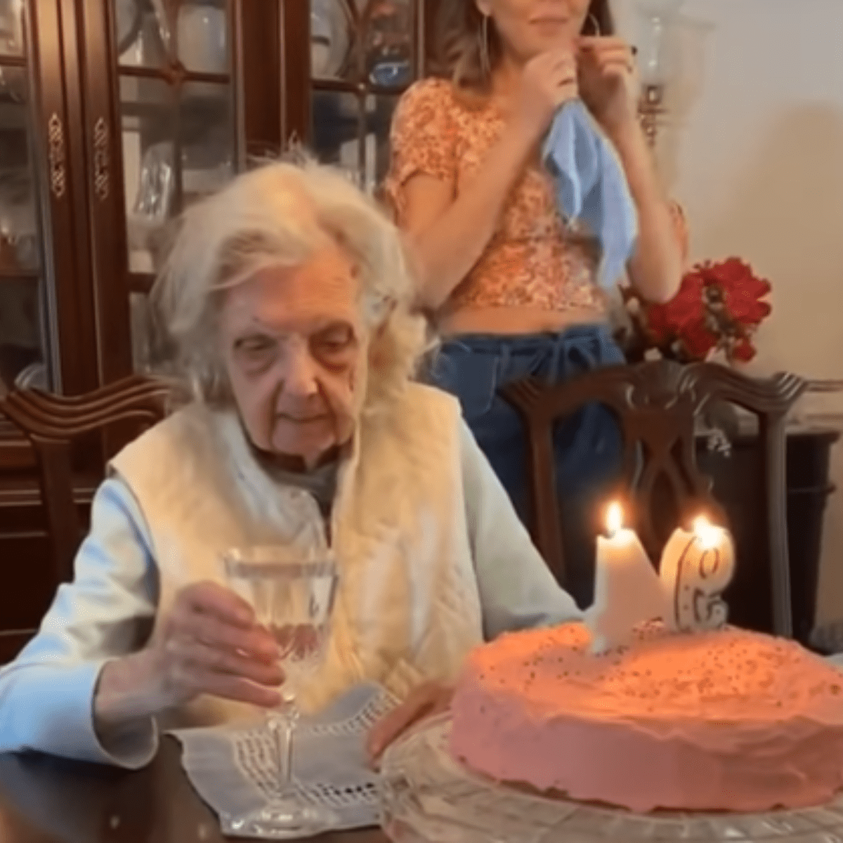 VIDEO VIRAL: Abuelita cumple 94 años y pide macabro deseo en Tik ...
