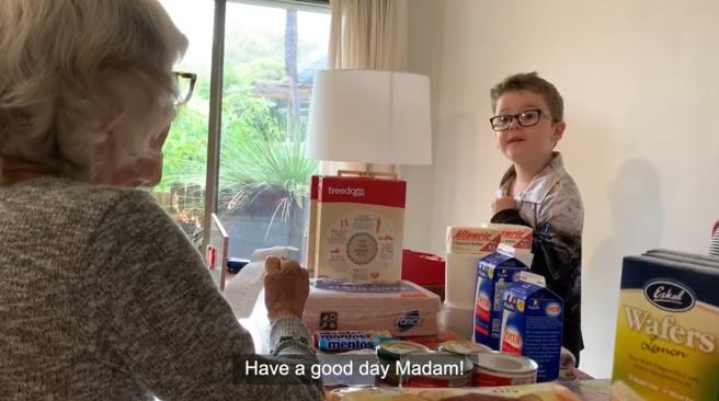 Una familia australiana monta un supermercado en casa para que su ...