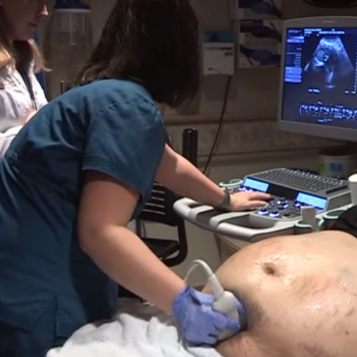 Video: Esperaba quintillizos y su vientre tenía moretones | EL DEBATE