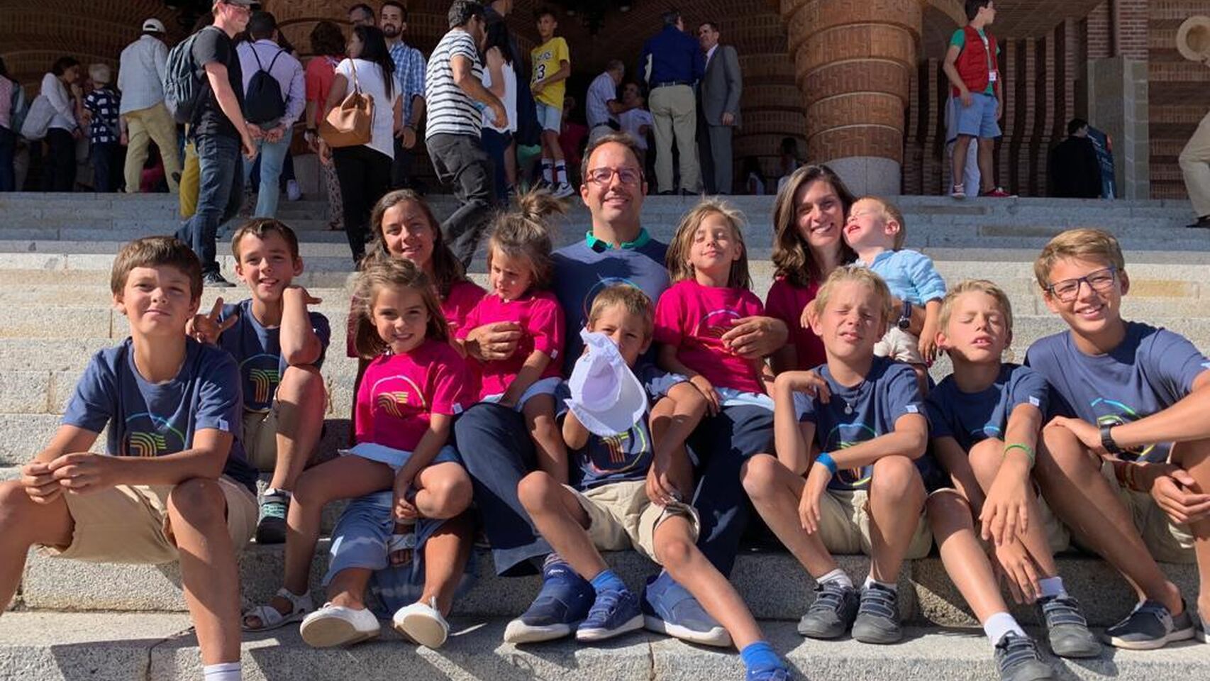 Coronavirus: Los Cebrián, los padres y sus 11 hijos contagiados ...