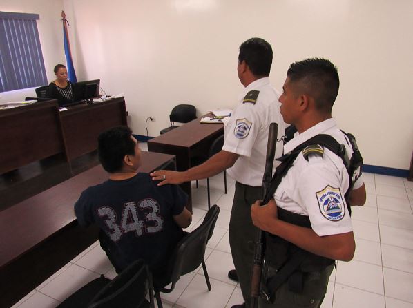 Su hija le preguntó por que la violaba y él respondió: “Porque tu ...