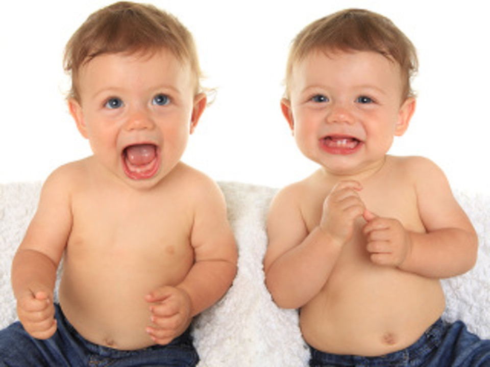 쌍둥이를 양육하는 부모의 현명한 태도 | 차이의 놀이